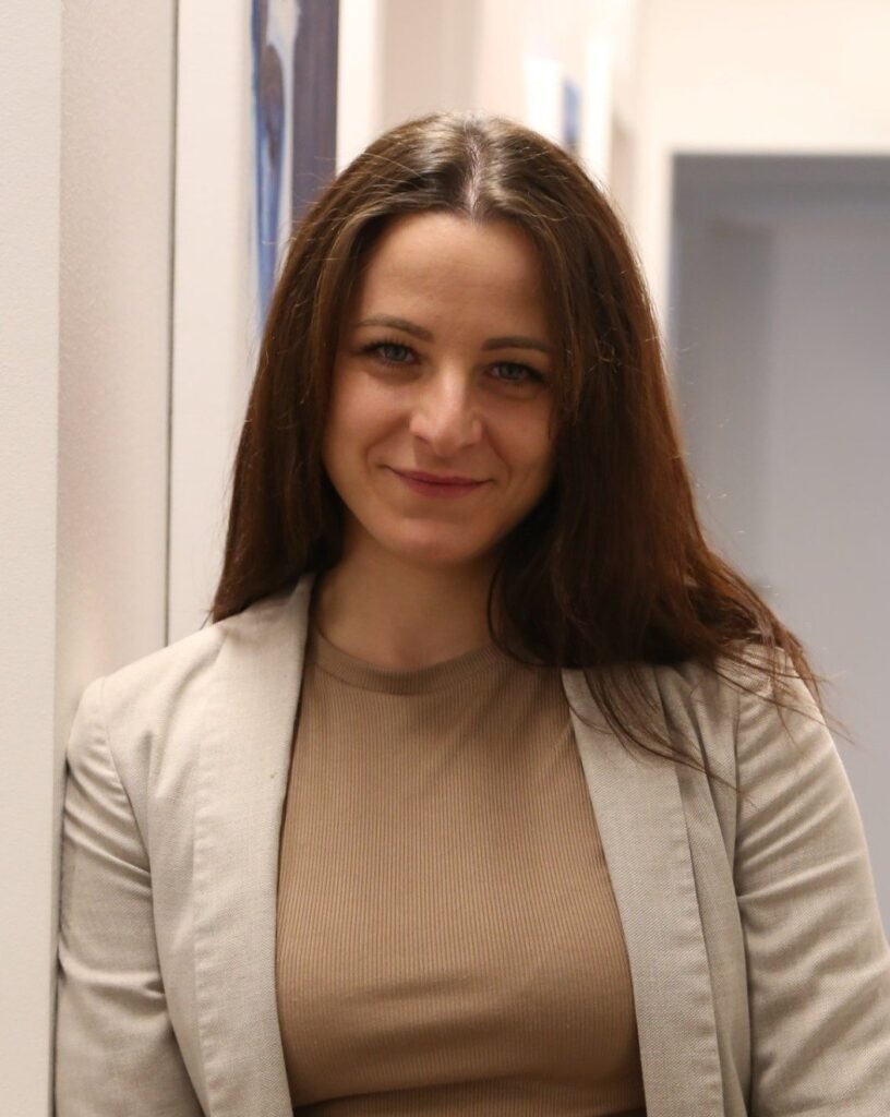 Katrin Schindl, Trauerbegleiterin, in ihrer Praxis in Wiener Neustadt